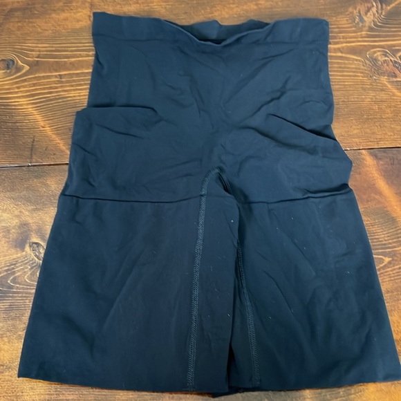 SPANX Power Short | XL Very Black | 6 in inseam - Picture 6 of 7